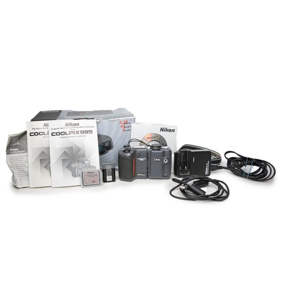 Vintage Nikon CoolPix 995 3.3MP Digital Camera Digicam Y2K Photography Travel - Picture 1 of 16